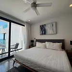 Oceanfront Condo, Roof Pool, Gym, Walk To 5Th Ave!