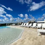 Oceanfront Condo, Roof Pool, Gym, Walk To 5Th Ave!