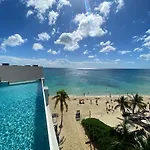 Oceanfront Condo, Roof Pool, Gym, Walk To 5Th Ave!