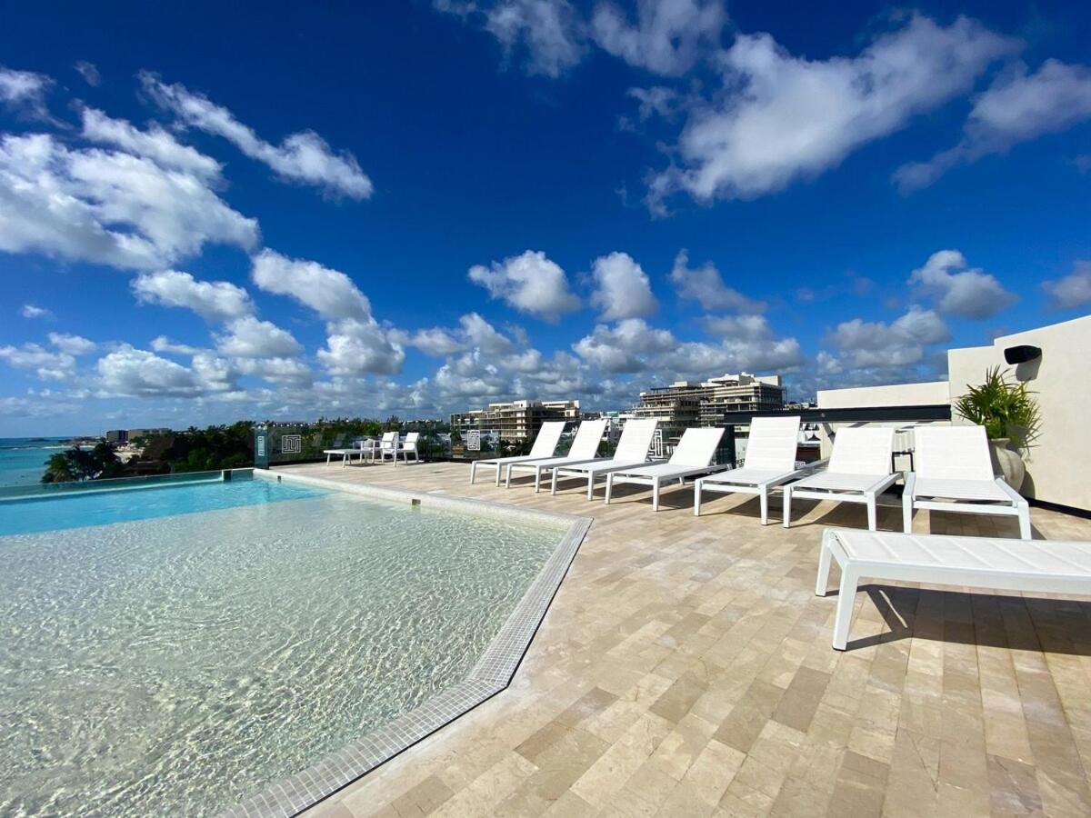 Oceanfront Condo, Roof Pool, Gym, Walk To 5th Ave! Apartamento Playa del Carmen