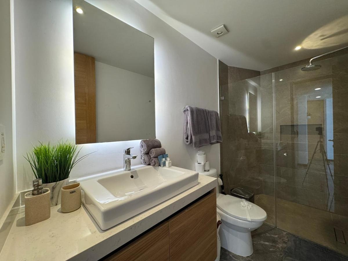 Apartamento Oceanfront Condo, Roof Pool, Gym, Walk To 5th Ave! Playa del Carmen