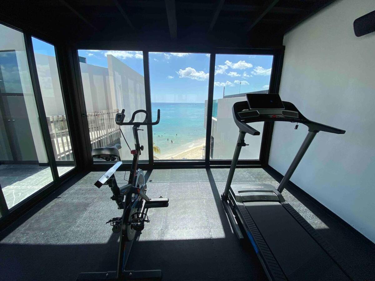 Oceanfront Condo, Roof Pool, Gym, Walk To 5th Ave!