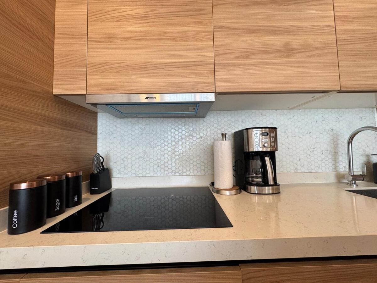 Oceanfront Condo, Roof Pool, Gym, Walk To 5th Ave! Apartamento