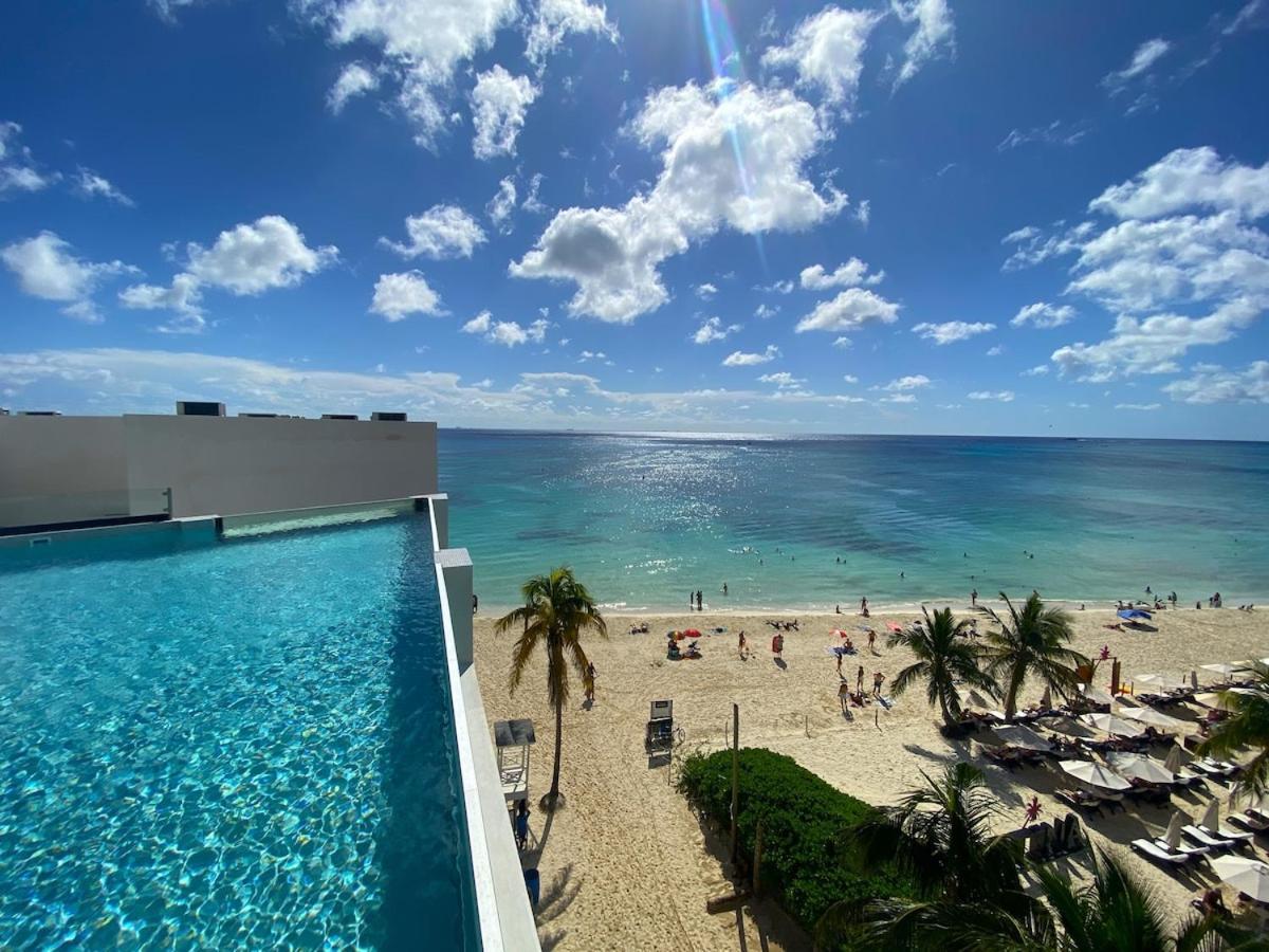 Oceanfront Condo, Roof Pool, Gym, Walk To 5th Ave! Playa del Carmen