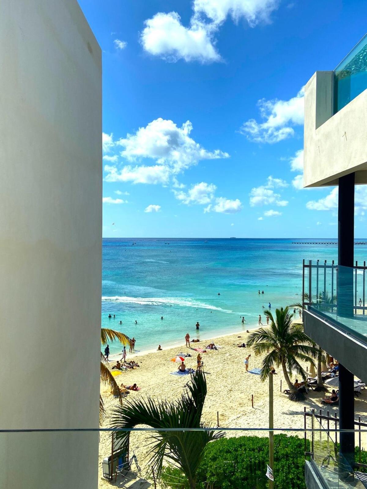 Oceanfront Condo, Roof Pool, Gym, Walk To 5th Ave! Apartamento *