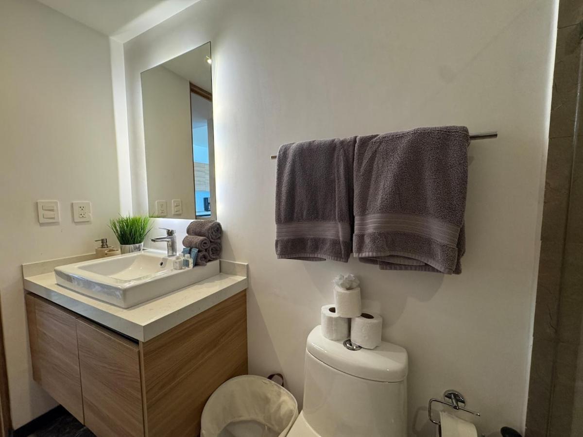 Apartamento Oceanfront Condo, Roof Pool, Gym, Walk To 5th Ave! *