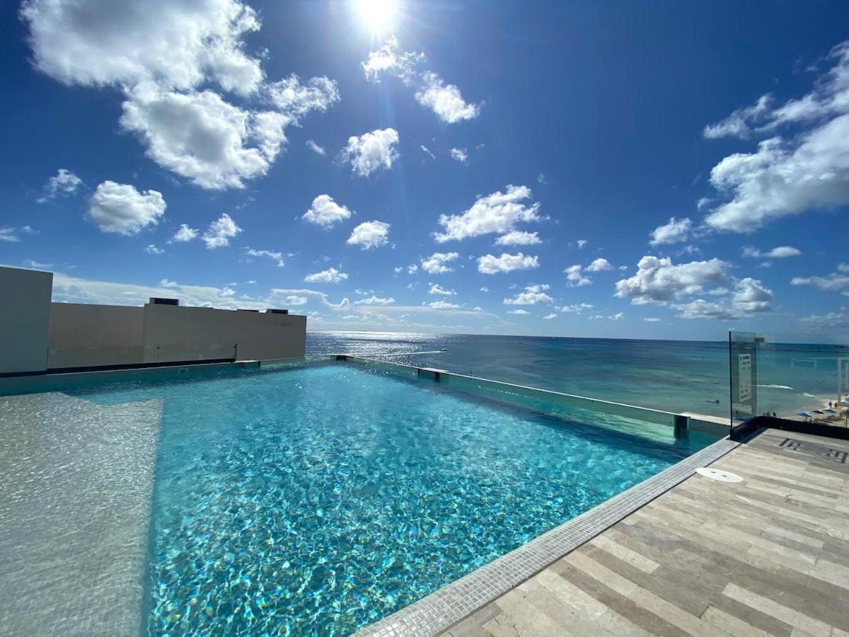 Oceanfront Condo, Roof Pool, Gym, Walk To 5th Ave! Apartamento Playa del Carmen