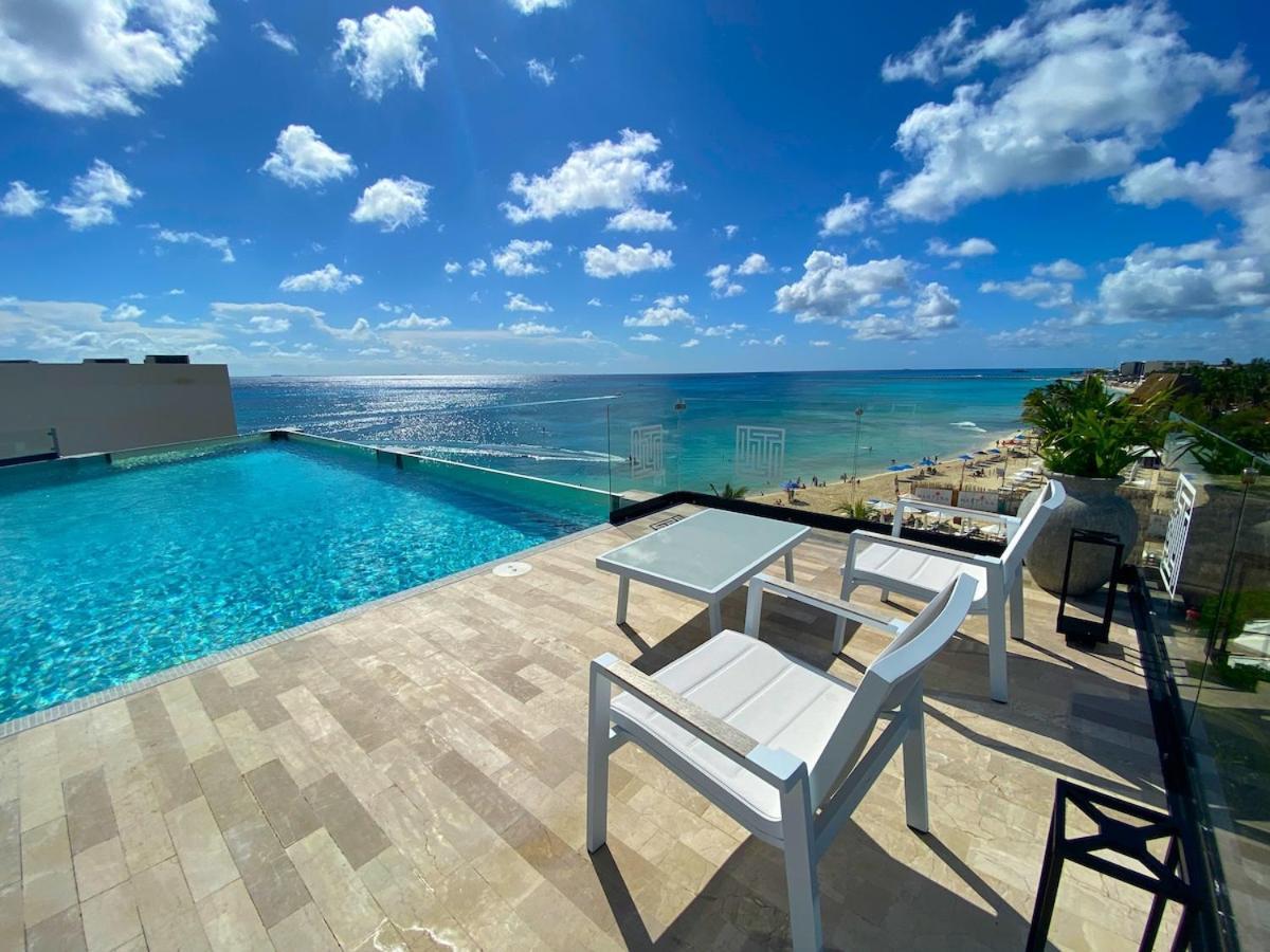 Oceanfront Condo, Roof Pool, Gym, Walk To 5th Ave! Playa del Carmen